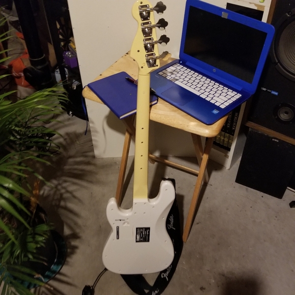 Fender xbox 360 Rock Band Gutar - Picture 3 of 9